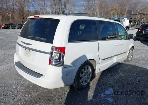 2016 Chrysler Town & Country Touring z USA, uszkodzony, nr VIN 2C4RC1BG6GR198744